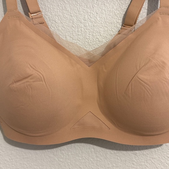 Honeylove Liftwear Crossover Bra Sand Color Wireless - Picture 3 of 5